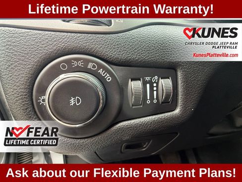 Used 2021 Jeep Cherokee Latitude Plus AWD/4WD image 19