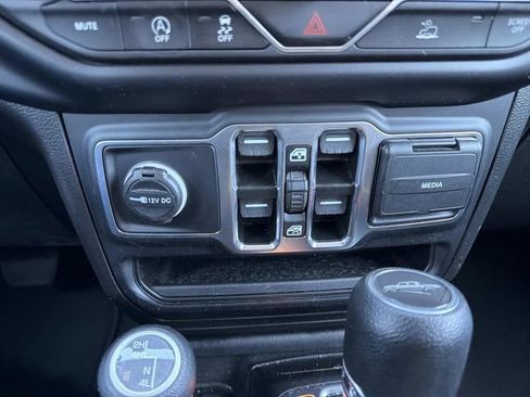 Used 2023 Jeep Gladiator Sport image 28