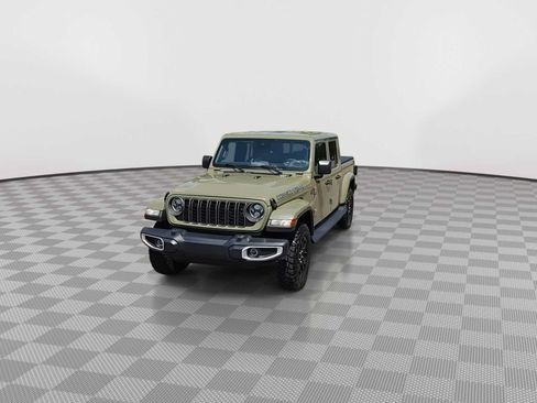Used 2025 Jeep Gladiator Sport AWD/4WD image 6