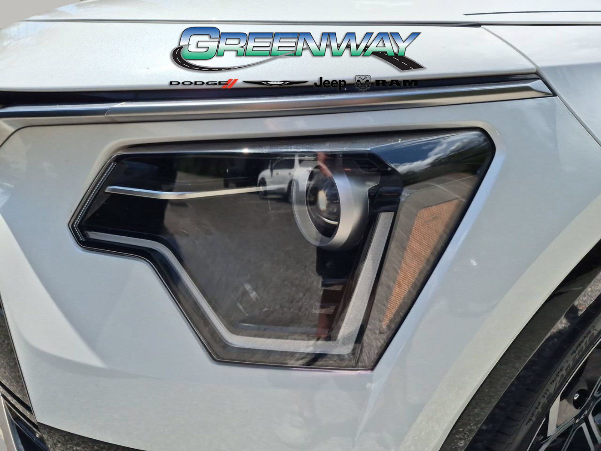 Used 2023 Kia Niro EX Touring FWD image 5
