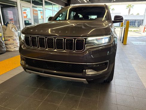 Used 2024 Jeep Wagoneer L Series II RWD image 3