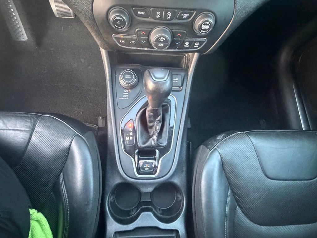 Used 2019 Jeep Cherokee Limited AWD/4WD image 17