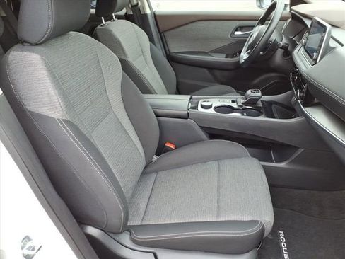 Used 2023 Nissan Rogue SV image 18