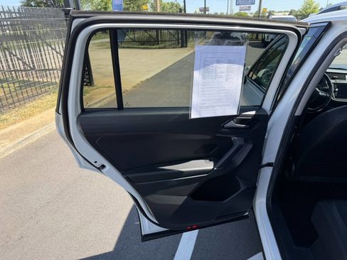 Used 2018 Volkswagen Tiguan SEL FWD image 22