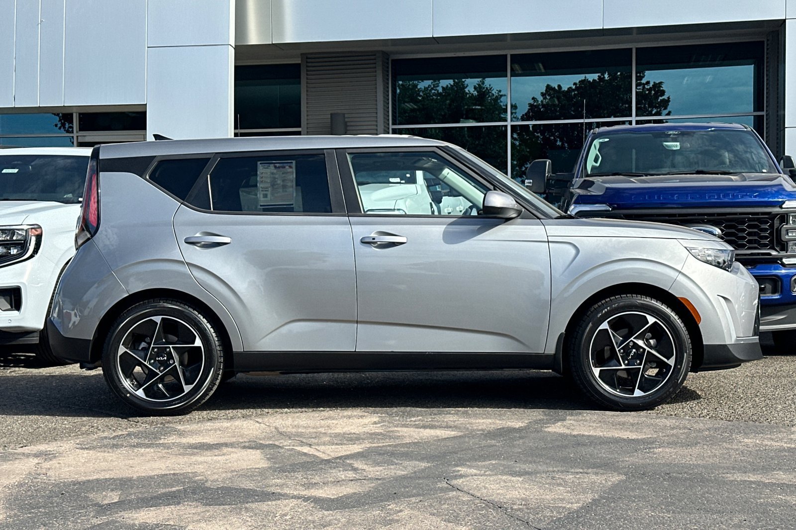 Used 2023 Kia Soul EX FWD image 3