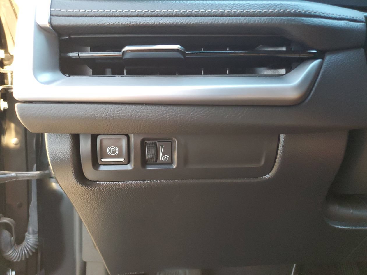 Used 2025 Cadillac XT4 Premium Luxury FWD image 29