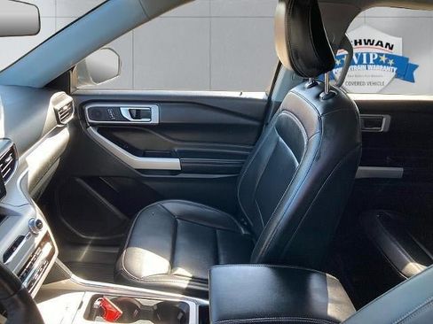 Used 2021 Ford Explorer XLT w/ Equipment Group 202A image 16