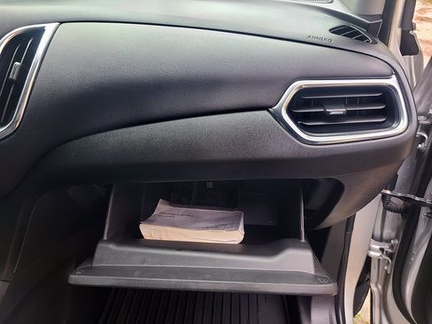 Used 2021 Chevrolet Equinox LT FWD image 33