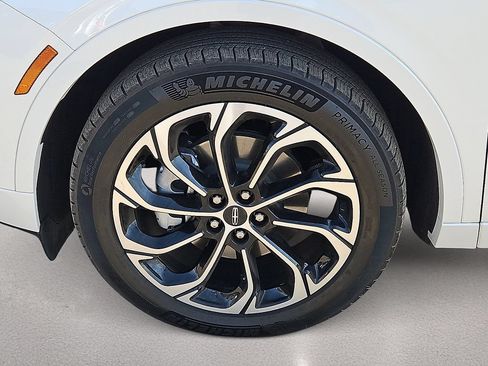 Used 2025 Lincoln Nautilus Reserve AWD/4WD image 13