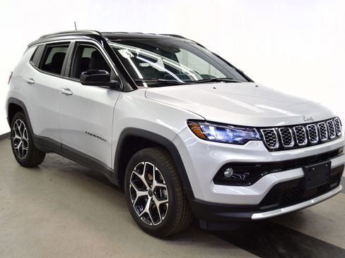 Used 2025 Jeep Compass Limited image 2