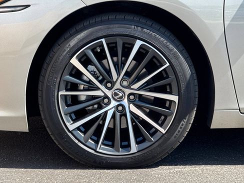 Certified 2025 Lexus ES 300h w/ Premium Package FWD image 29