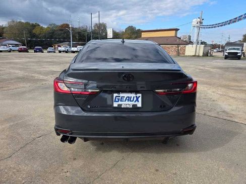 Used 2025 Toyota Camry SE image 4