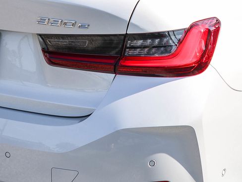 Used 2024 BMW 330e image 7