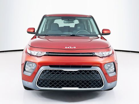 Used 2022 Kia Soul LX image 2