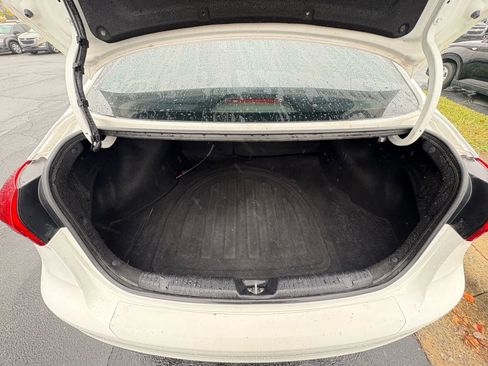 Used 2017 Kia Forte LX image 9