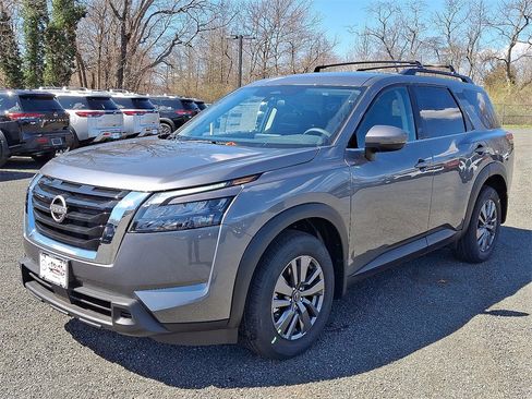 New 2025 Nissan Pathfinder SV image 4
