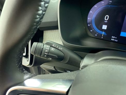 Used 2025 Volvo XC40 B5 Plus image 15