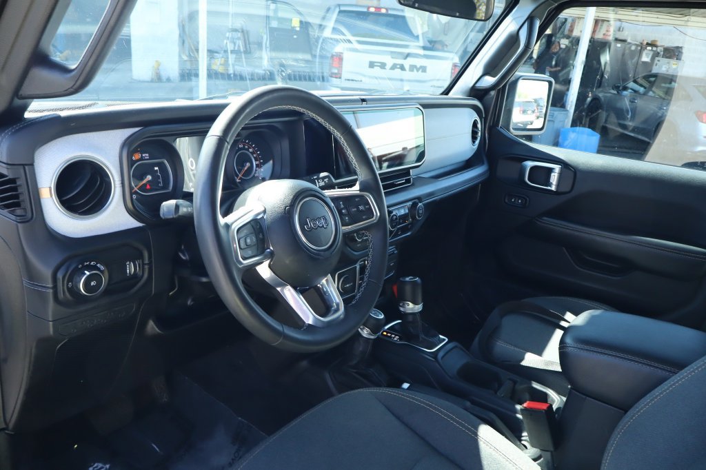 Certified 2025 Jeep Wrangler Unlimited Sahara AWD/4WD image 17
