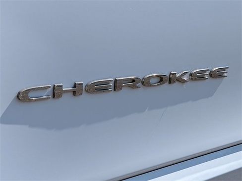 Used 2018 Jeep Cherokee Overland image 9