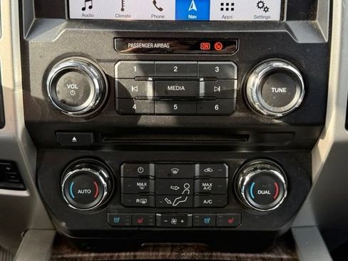 Used 2017 Ford F350 Lariat w/ Lariat Ultimate Package AWD/4WD image 29