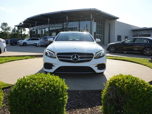 Certified 2019 Mercedes-Benz E 300 4MATIC image 2