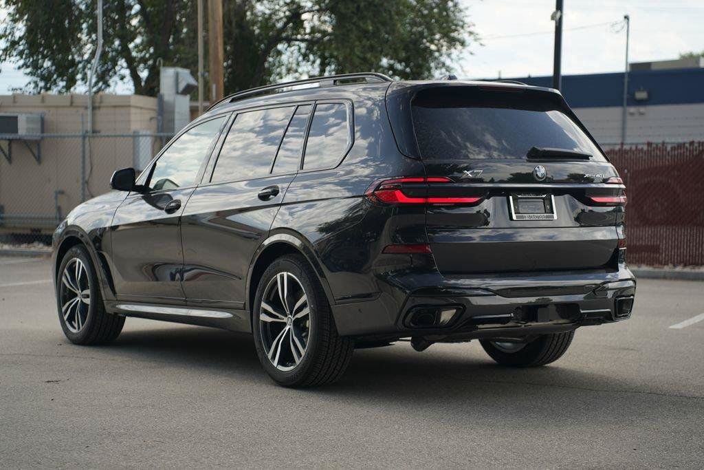 Used 2027 BMW X7 xDrive40i w/ Executive Package AWD/4WD image 3
