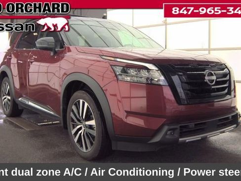 Used 2024 Nissan Pathfinder Platinum AWD/4WD image 2