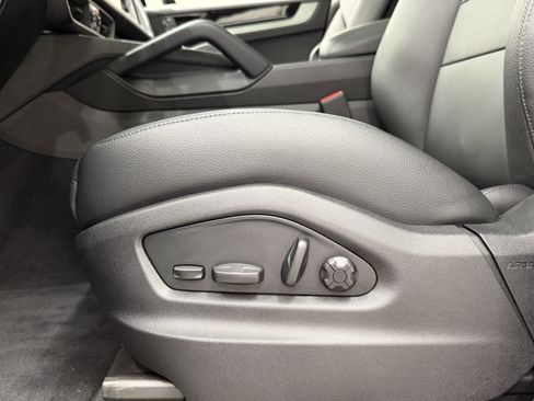Certified 2026 Porsche Cayenne AWD/4WD image 31