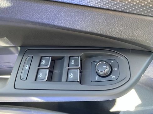 Used 2024 Volkswagen Golf R AWD/4WD image 17