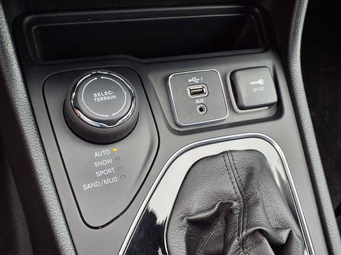 Used 2023 Jeep Cherokee Altitude Lux w/ Lux Elite Package AWD/4WD image 30