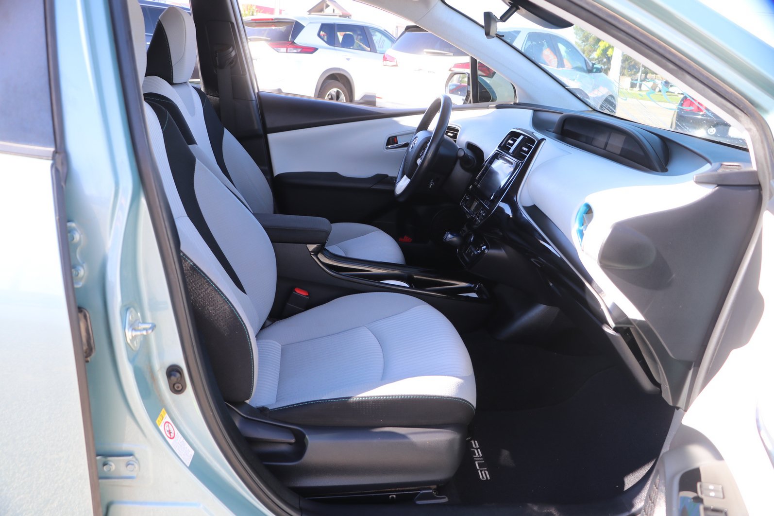 Used 2018 Toyota Prius Three FWD image 31