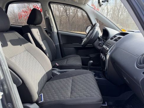 Used 2009 Suzuki SX4 AWD Hatchback w/ Touring Pkg image 6
