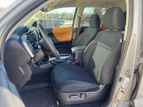 Used 2020 Toyota Tacoma SR5 image 33