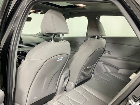 Used 2025 Hyundai Elantra SEL image 17