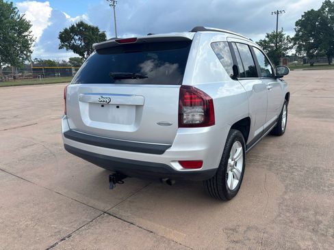 Used 2014 Jeep Compass Latitude image 24
