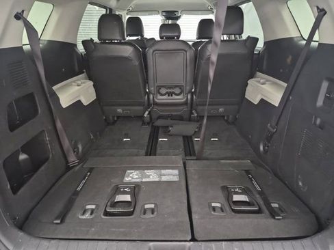 Used 2022 Kia Carnival LX FWD image 9