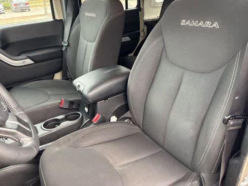 Used 2017 Jeep Wrangler Unlimited Sahara w/ Connectivity Group image 11