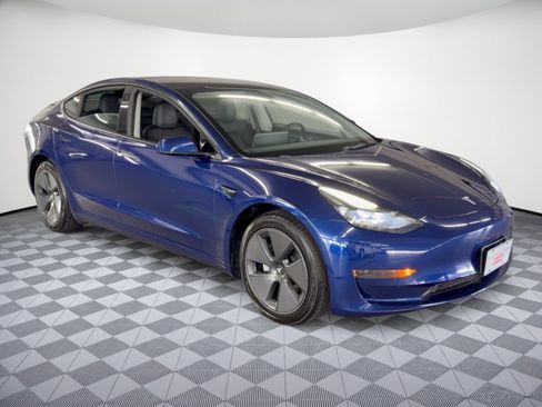 Used 2023 Tesla Model 3 Standard Range RWD image 7