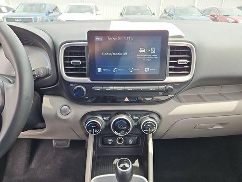 Used 2025 Hyundai Venue SEL FWD image 15