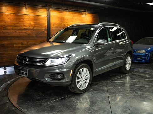 Used 2016 Volkswagen Tiguan SE FWD image 2