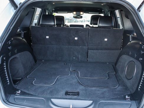 Used 2019 Jeep Grand Cherokee Laredo w/ Laredo X Package image 25