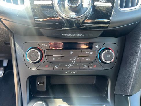 Used 2017 Ford Focus RS AWD/4WD image 19