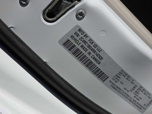 Certified 2024 Chrysler Pacifica Touring-L image 25