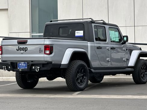 Used 2021 Jeep Gladiator Willys image 3