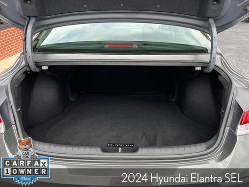 Used 2024 Hyundai Elantra SEL FWD image 12