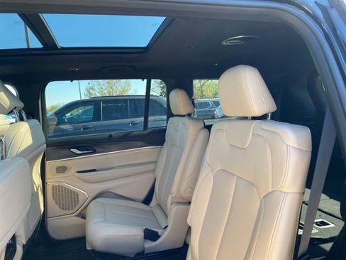 Used 2025 Jeep Grand Cherokee L Limited w/ Luxury Tech Group II AWD/4WD image 19
