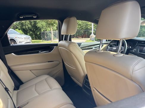 Used 2018 Cadillac XT5 FWD image 12