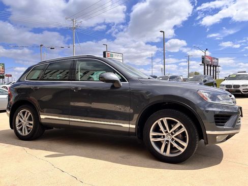 Used 2016 Volkswagen Touareg Executive AWD/4WD image 6