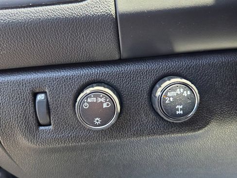 Used 2022 Chevrolet Colorado LT AWD/4WD image 13