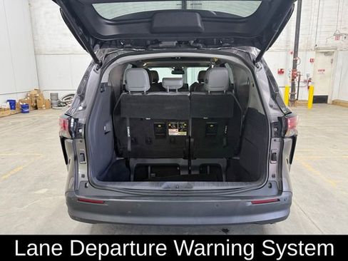 Used 2021 Toyota Sienna XLE image 14